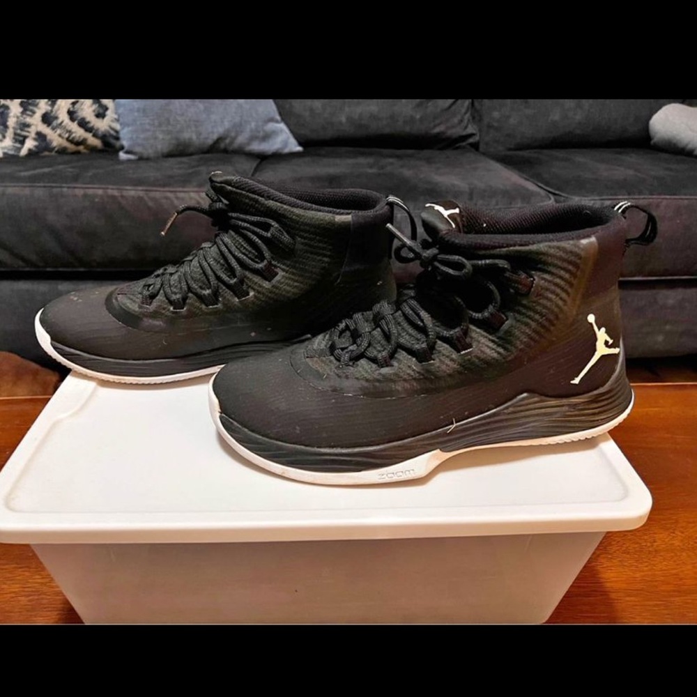 Jordan Fly Low